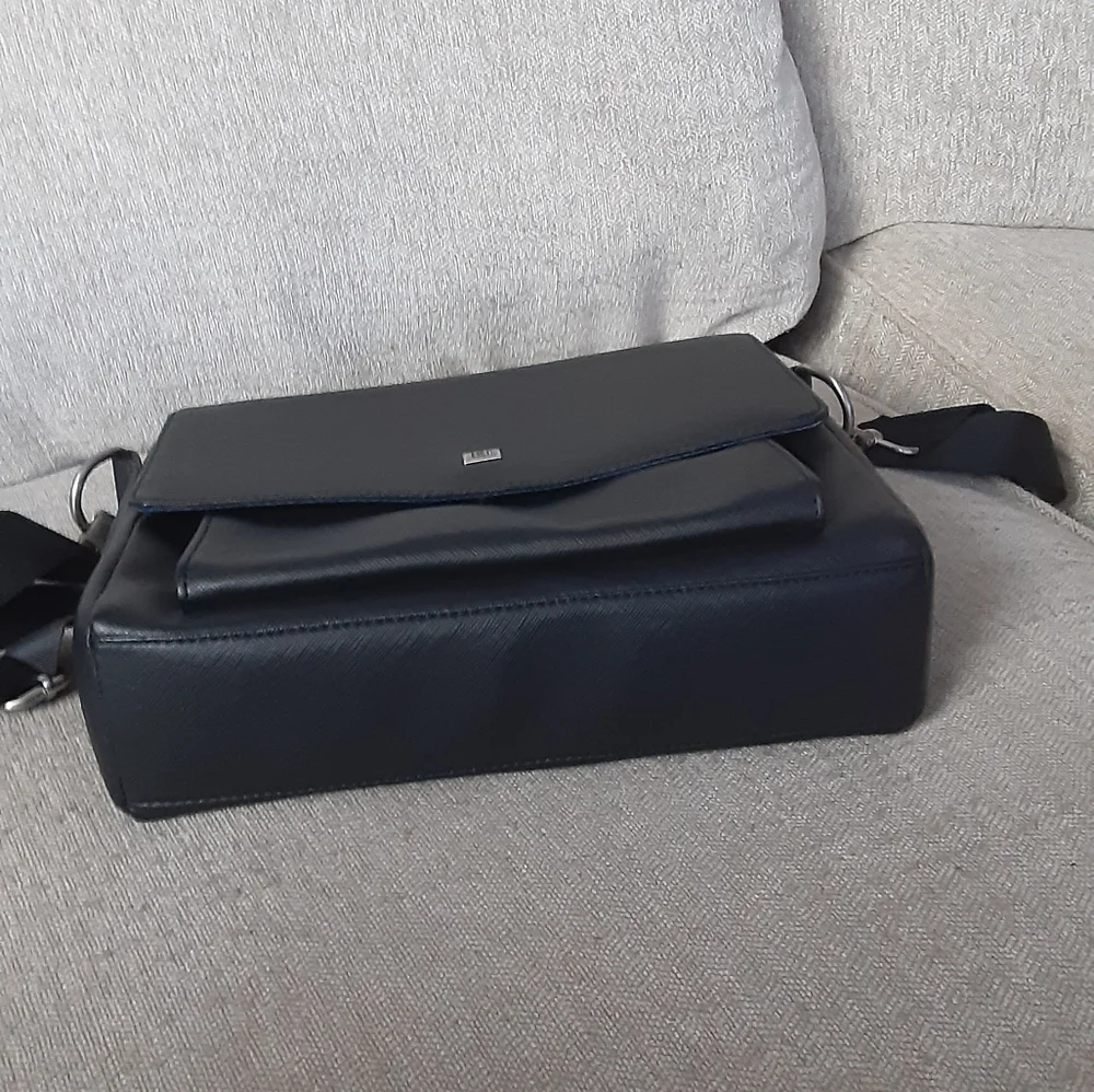 Ike By Ike Behar Men's Black Leather Messenger Bag